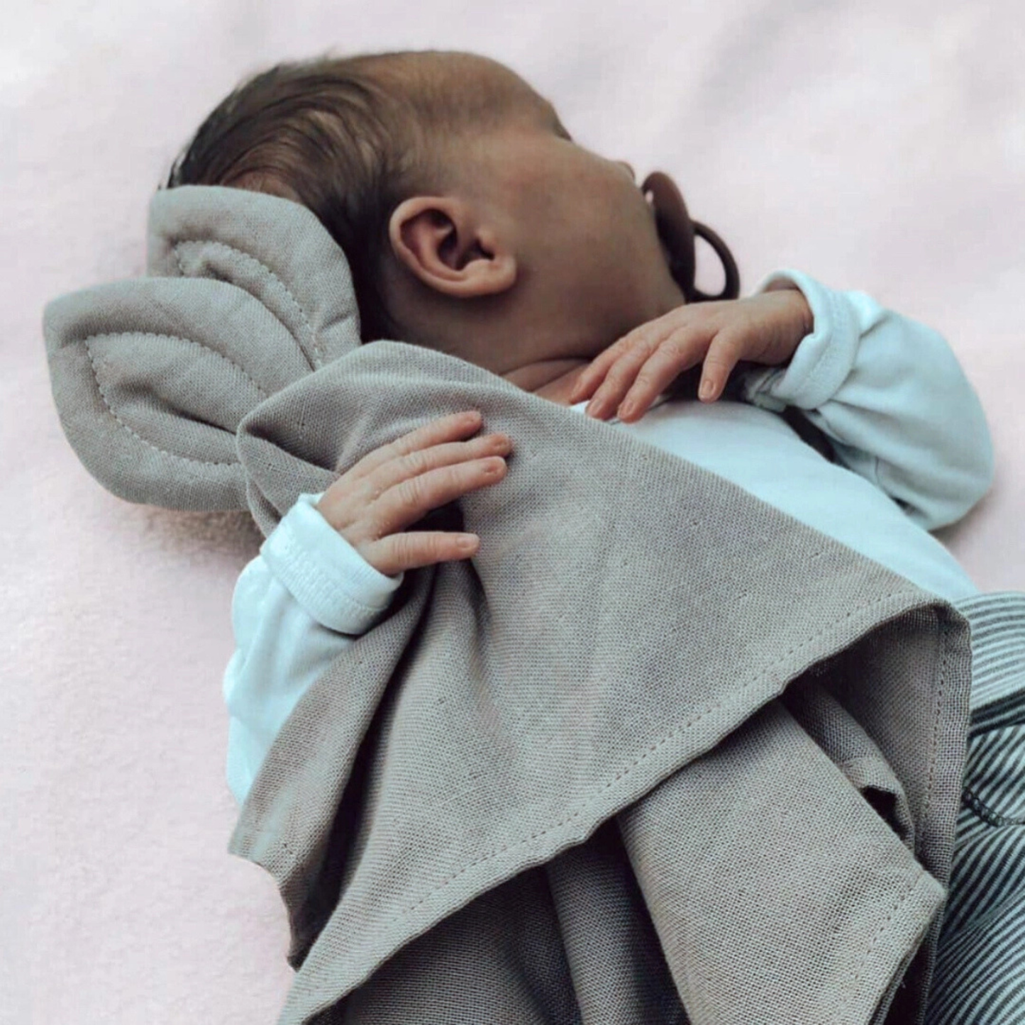 Doudou lange lapin en coton biologique - SAGA Copenhagen