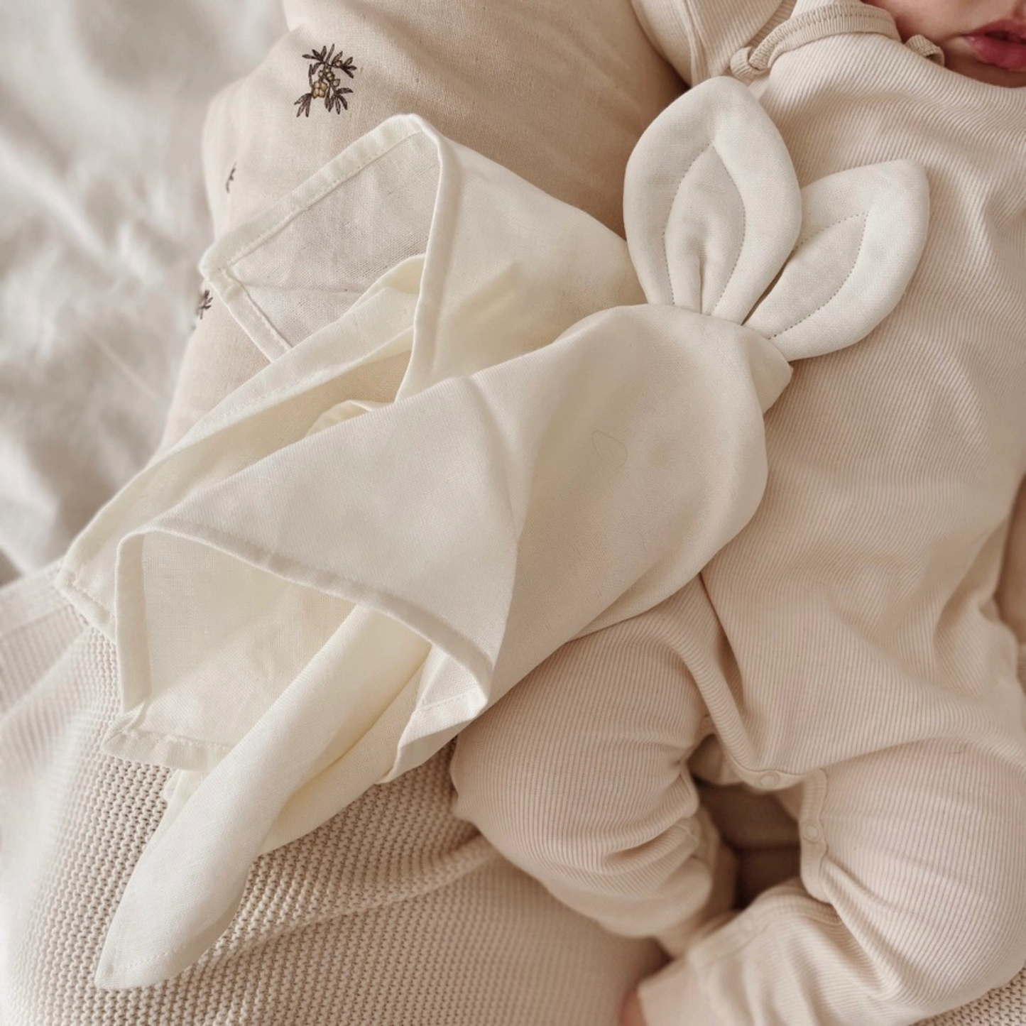 Doudou lange lapin en coton biologique - SAGA Copenhagen